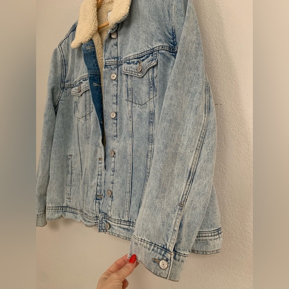 Old Navy Sherpa Lined Denim jacket - Picture 7 of 9
